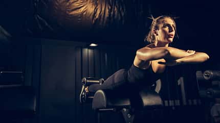 Hyperextensions für Bauch, Beine und Po