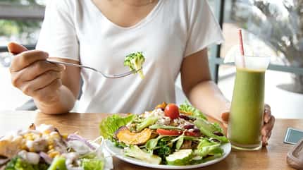 Mit Clean Eating nimmst du nicht zwingend ab, aber das Konzept ist für deinen Abnehm-Ernährungsplan geeignet Mit Clean Eating nimmst du nicht zwingend ab, aber das Konzept ist für deinen Abnehm-Ernährungsplan geeignet