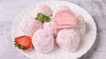 Rosa Mochi-Eis