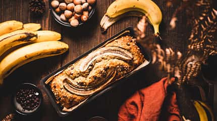 Bananenbrot in einer Backform
