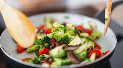 Pfanne mit Brokkoli und Gemüse Pfanne mit Brokkoli und Gemüse