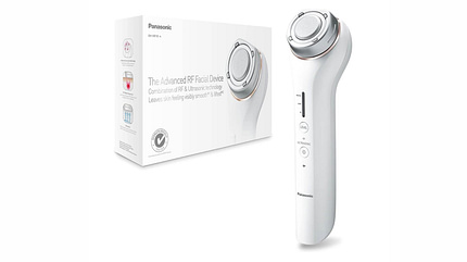 Dank der speziellen Aufsätze kannst du mit dem Panasonic EH-XR10 großflächige Zonen und empfindliche Partien wie die Augenpartie getrennt behandeln.

