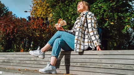 Rausgehen im Frühling für mentale Gesundheit 