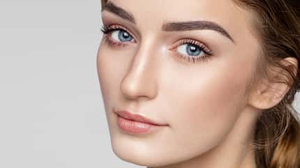 Frau mit strahlenden Augen Frau mit strahlenden Augen