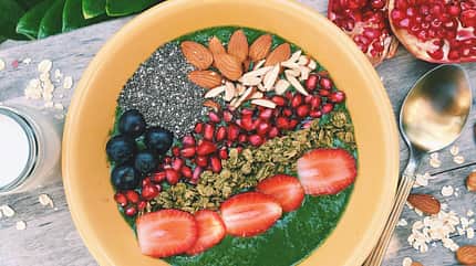 Smoothie-Bowl mit Greens – lecker! Smoothie-Bowl mit Greens – lecker!