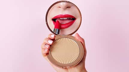 Lippenstifte halten nicht ewig – Puder hingegen schon