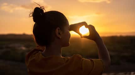Ein gesundes Maß an Empathie für sich selbst bringt dich sicherer durch schwere Zeiten Ein gesundes Maß an Empathie für sich selbst bringt dich sicherer durch schwere Zeiten