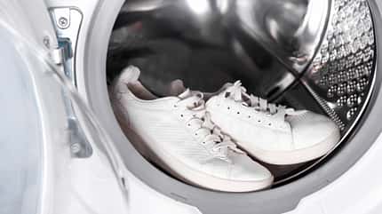 Sneakers waschen in der Waschmaschine Sneakers waschen in der Waschmaschine