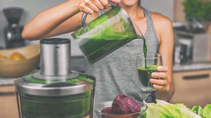 Grüne Smoothies sind beim Detoxen Pflicht Grüne Smoothies sind beim Detoxen Pflicht