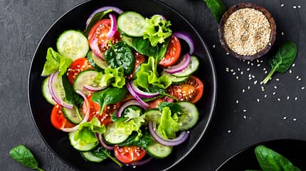 Salat hilft beim Abnehmen, wenn Sie die richtigen Zutaten verwenden Salat hilft beim Abnehmen, wenn Sie die richtigen Zutaten verwenden
