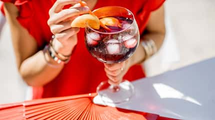 Sangria passt perfekt zu lauen Sommerabenden und der nächsten Grillparty Sangria passt perfekt zu lauen Sommerabenden und der nächsten Grillparty