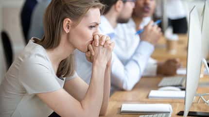 Viele Frauen leiden hin und wieder unter Selbstzweifeln. Kommt das häufig vor, spricht man vom Impostor-Syndrom