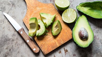 Avocado schmeckt cremig lecker Avocado schmeckt cremig lecker