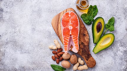 Gute Fette stecken in Fisch, Avocados, Nüssen und Öl Gute Fette stecken in Fisch, Avocados, Nüssen und Öl
