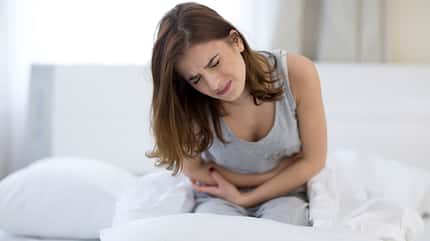 Besonders starke Periodenschmerzen können ein Hinweis auf Endometriose sein