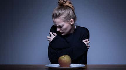 Wenn essen zum Problem wird, solltest du dringend eine Beratungsstelle für Essstörungen kontaktieren Wenn essen zum Problem wird, solltest du dringend eine Beratungsstelle für Essstörungen kontaktieren