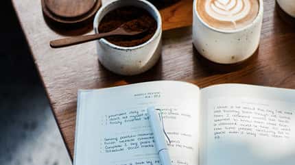 Journaling, Tagebuch, schreiben Schreibe auf, wofür du dankbar bist, worauf du dich freust, was du fühlen möchtest...