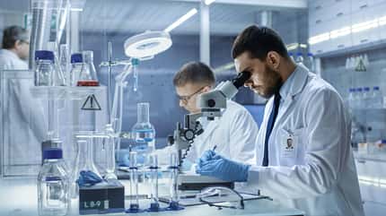 Bis es einen Impfstoff gegen das Coronavirus SARS-CoV-2 gibt, wird noch Zeit vergehen Bis es einen Impfstoff gegen das Coronavirus SARS-CoV-2 gibt, wird noch Zeit vergehen