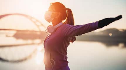 joggen mit Maske Langfristig kann das Joggen mit Maske deine Leistung steigern