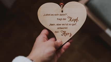 Spruch, Motto, Herz, Kopf Mehr als nur ein Spruch: Kopf und Herz sind im ständigen Austausch