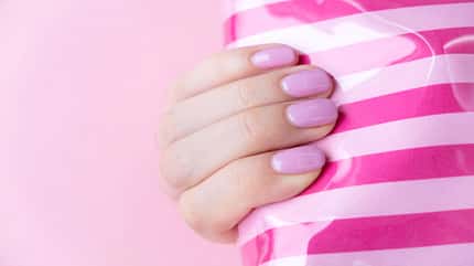 Nagellacktrends 2021/Bonbon-Rosa Nägel