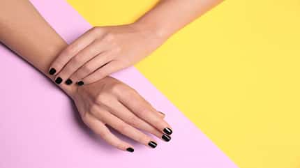 Nagellacktrends 2021/Schwarze Nägel