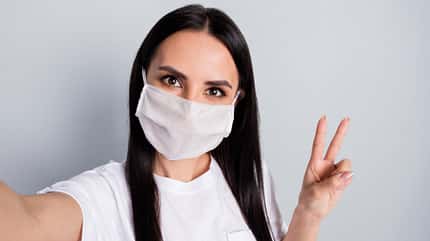 So hält dein Make-up trotz Maske So hält dein Make-up trotz Maske
