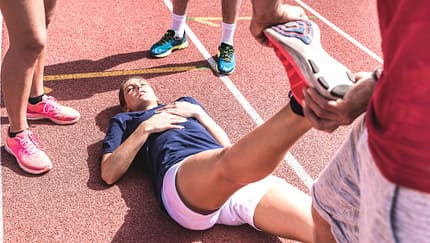 Sportliche Frauen sollten bei der Wahl ihrer Krankenkasse auf Zusatzangebote für Sportler achten