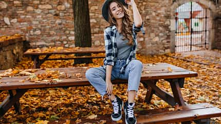 Frau im Herbst