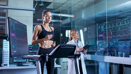 Sport verändert uns: unser Aussehen, unser Wohlbefinden und auch unser Herz. Bei besonders intensivem Training kann es zu einem Sportlerherzen kommen – einem wesentlich vergößerten Herzen.