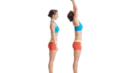 Den Körper entgiften beim Yoga: Stand und Bergpose Den Körper entgiften beim Yoga: Stand und Bergpose