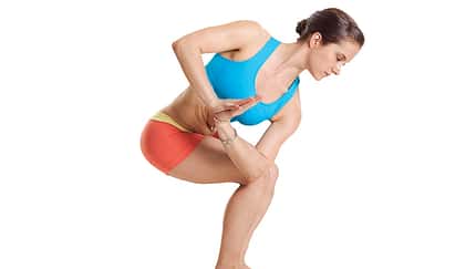 Den Körper entgiften beim Yoga: Gedrehter Stuhl Den Körper entgiften beim Yoga: Gedrehter Stuhl