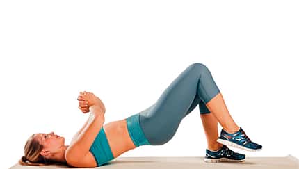 7. Kraftübung zum Sixpack: Laufendes Beckenheben