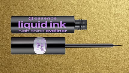 Lidstrich mit Eyeliner: Essence liquid ink high shine