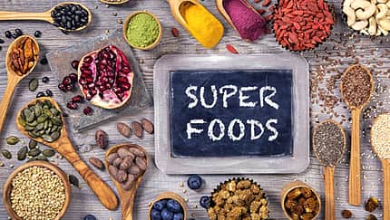 Superfood vs. Local Food: Ring frei für das Food-Duell um die Welt Superfood vs. Local Food: Ring frei für das Food-Duell um die Welt