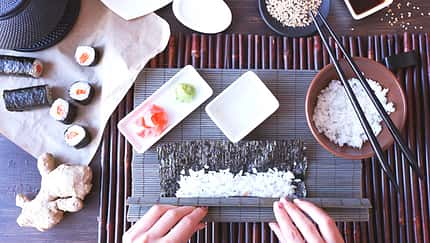 Sushi machen geht schnell und es liefert nur wenige Kalorien