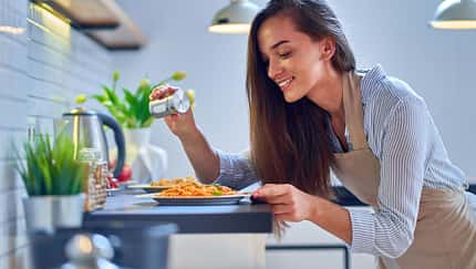 Weniger Salz essen: 10 Würz-Alternativen
