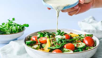 Fertigdressing über den Salat kippen? Nein! So machst du Dressing selbst