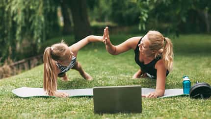 Mutter-Tochter-Workout