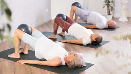 Frau Ü50 Pilates