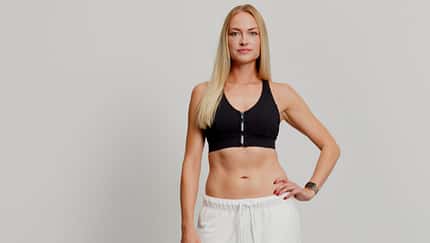 Scarlett Schultze zeigt bauchfrei das Ergebnis ihrer Neustart-Challenge 