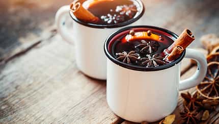 Rosinen und Mandeln machen den Glögg noch kalorienreicher