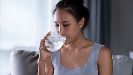 Verbrennt man durch Trinken von Eiswasser Kalorien?