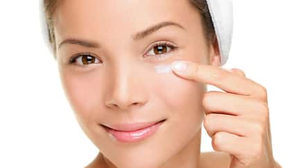 Beauty-Sünde: Augencreme einreiben