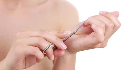 Beauty-Sünde: Nagelhaut wegschneiden