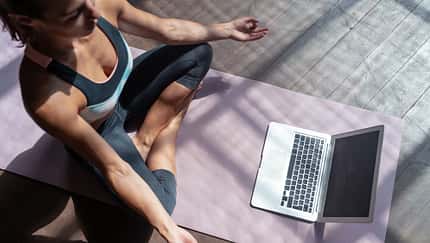 Online-Gyms sind eine zeitsparende Alternative zu Fitnesstudios.