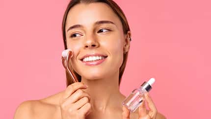 Microneedling: Dieses Tool lässt deine Haut sofort supergut aussehen