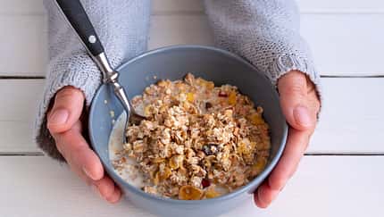 So machst du dein eigenes Proteinmüsli