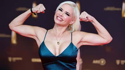 Daniela Katzenberger auf dem roten Teppich für den Deutschen Fernsehpreis