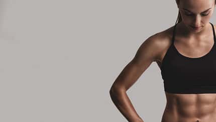 Portrait,Of,Sporty,Young,Woman,With,Muscular,Body,,Posing,Against
